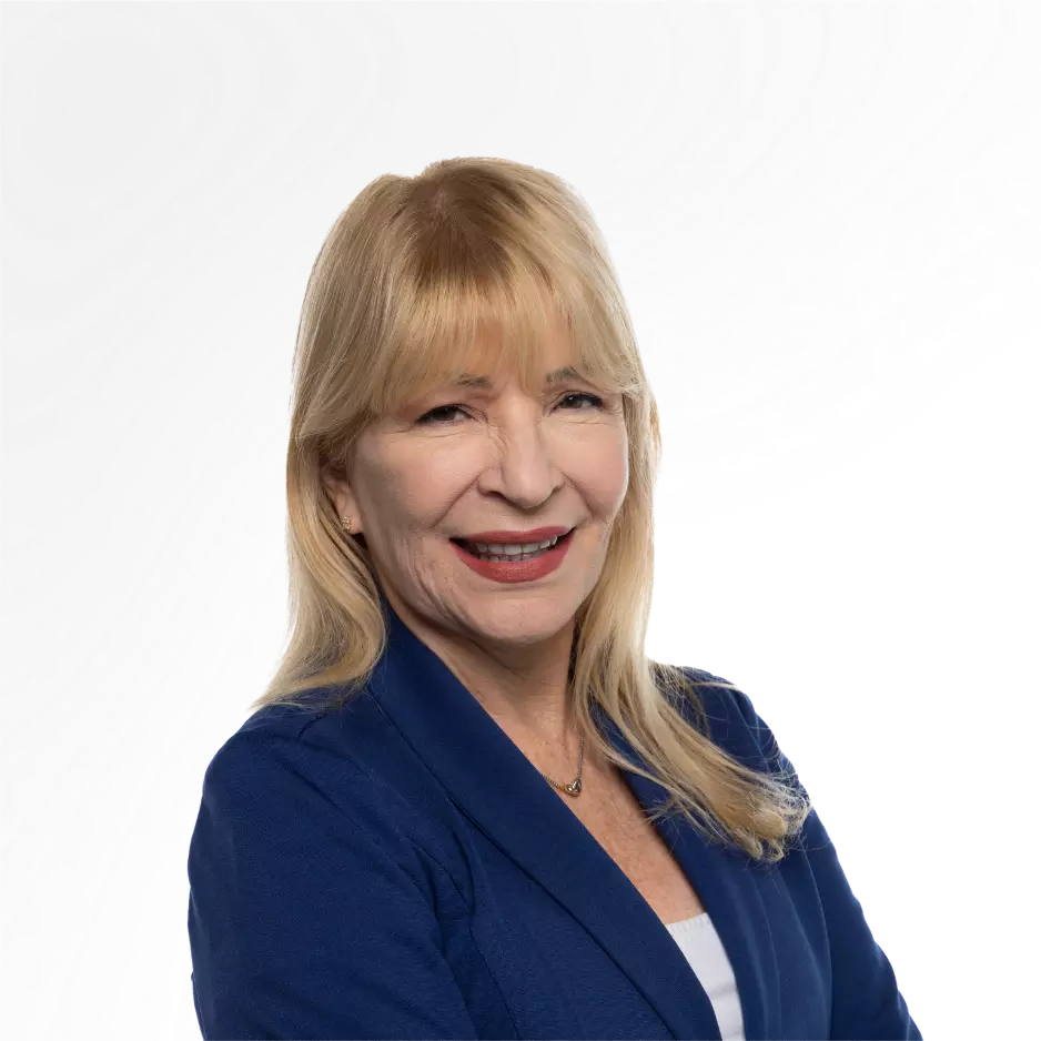 Retrato de mujer rubia con americana azul